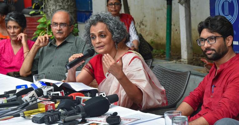 অভিযোগের ১৪ বছর পর অরুন্ধতী রায়ের বিরুদ্ধে মামলার অনুমতি