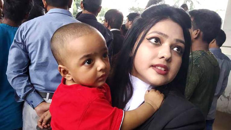 পিতৃত্বকালীন ছুটি চেয়ে হাইকোর্টে রিট ৬ মাসের শিশুর।