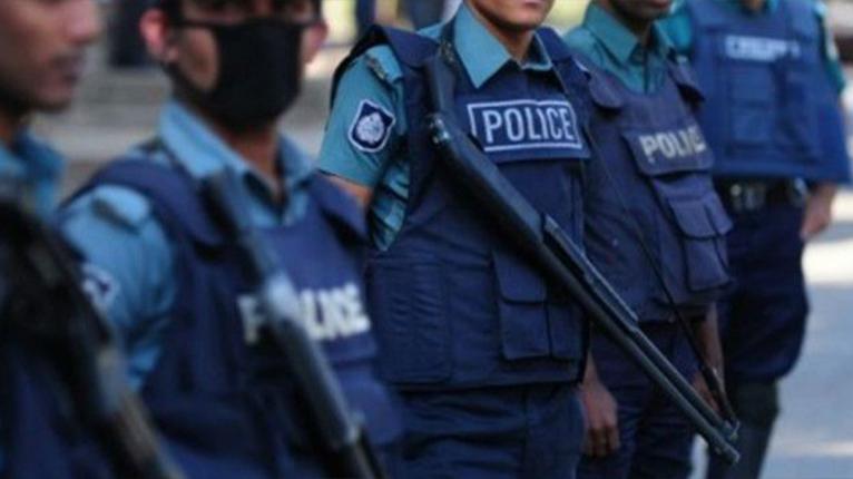 আ’লীগ নেতার বাসায় মিলল পুলিশের নিরাপত্তা সামগ্রী