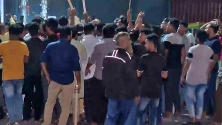 আ’লীগের গণজমায়েত: রাতেই জিরো পয়েন্ট দখলে নিল ছাত্র-জনতা