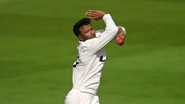 আন্তর্জাতিক ক্রিকেটে সাকিবের বোলিং নিষিদ্ধ