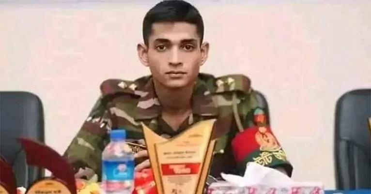 গলায় এলোপাথাড়ি ছুরি চালিয়ে সেনা কর্মকর্তা তানজিমকে হত্যা