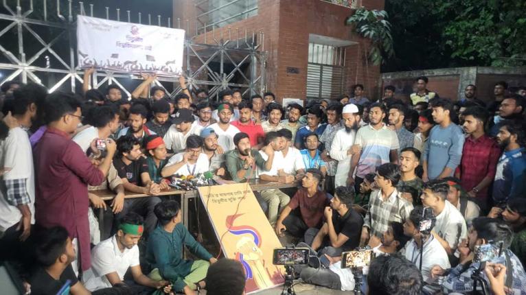 ‘বারাসাত ব্যারিকেড টু নর্থ সিটি’ ঘোষণা তিতুমীর কলেজ শিক্ষার্থীদের