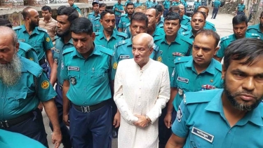 কাঠগড়ায় অস্থির ছিলেন সাবেক শিল্প প্রতিমন্ত্রী কামাল