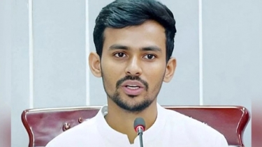 আওয়ামী লীগকে নিষিদ্ধ করার ব্যাপারে সরকার শিগগিরই পদক্ষেপ নেবে: আসিফ মাহমুদ