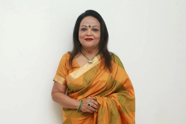 মঞ্চেই অসুস্থ হয়ে পড়লেন সাবিনা ইয়াসমিন