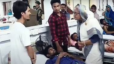 <small>জুলাই গণঅভ্যুত্থান</small> ‘আহতদের দেখতে গিয়ে ‘নো ট্রিটমেন্ট, নো রিলিজ’ নির্দেশ দেন শেখ হাসিনা’