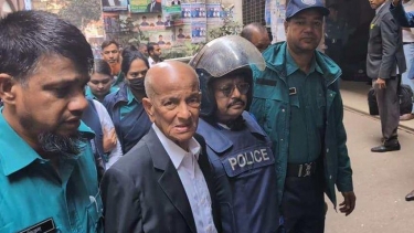 হাতকড়া কি মুক্তিযোদ্ধার অলঙ্কার, শুনানিতে কামাল মজুমদার