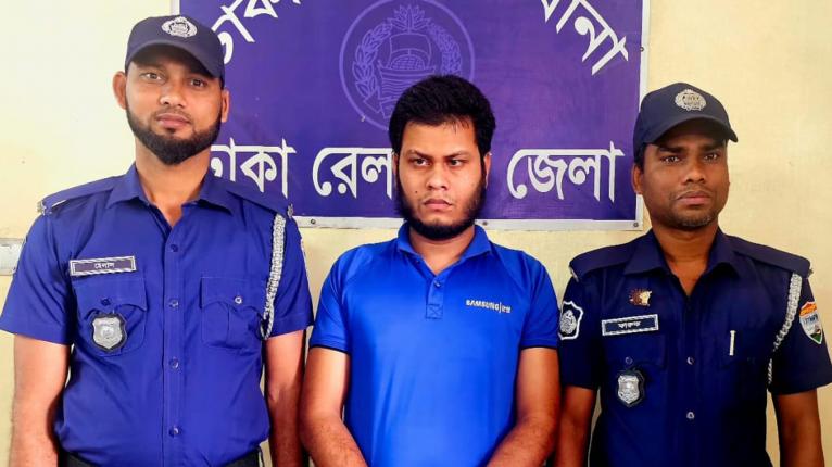 ট্রেনের টিকিট কালোবাজারি চক্রের সদস্য রাকিব গ্রেপ্তার