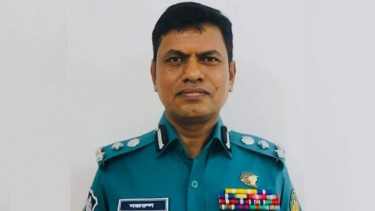 সাবেক ডিআইজি মোল‍্যা নজরুলের সম্পদ ক্রোক ও শেয়ার ফ্রিজের নির্দেশ