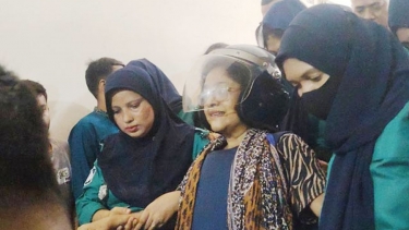 কাঠগড়ায় ফুঁপিয়ে কাঁদলেন তুরিন আফরোজ, সান্ত্বনা দিলেন ইনু