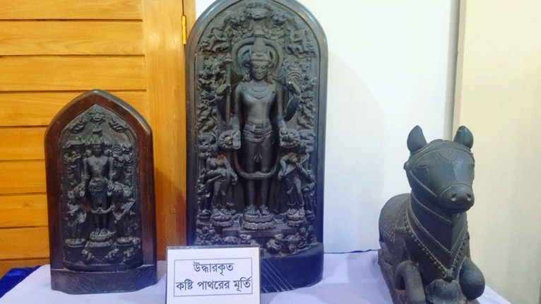 রাজধানীতে কষ্টিপাথরের ৩ মূর্তিসহ গ্রেপ্তার ৪