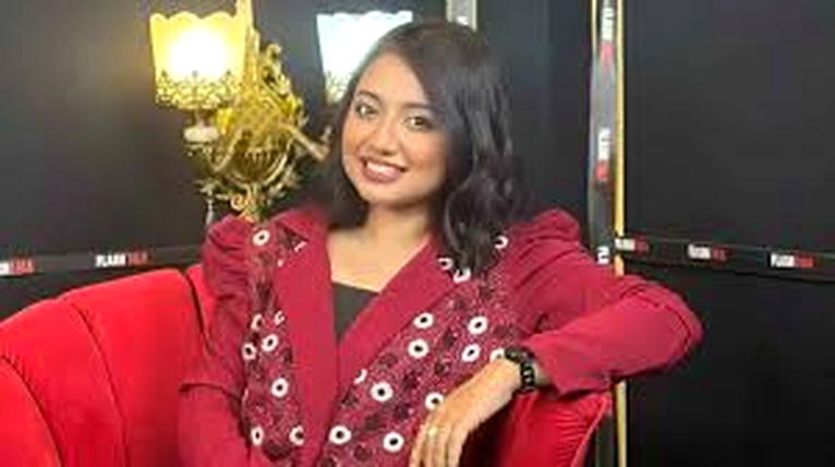 অশ্লীলতা ছড়ানোর দায়ে উপস্থাপিকাকে লিগ্যাল নোটিশ