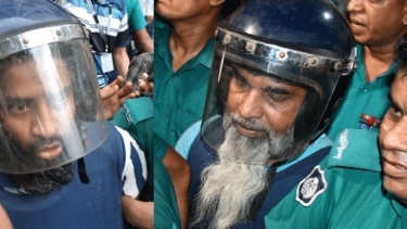 আমাকে আয়না ঘরে রেখে রড দিয়ে পিটিয়েছে
