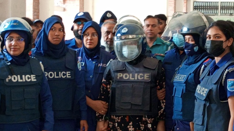 মামলার হাজিরা দিতে আদালতে সাবেক এমপি মমতাজ