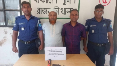 রাজবাড়ীতে পুলিশ ও সেনাবাহিনীর যৌথ অভিযানে  আগ্নেয়াস্ত্র,গুলিসহ দুজন  গ্রেফতার