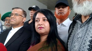 <small>রায়ের পর মেজর সিনহার বোন</small> ‘ন্যায়বিচার পেয়েছি, রায় দ্রুত কার্যকর চাই’