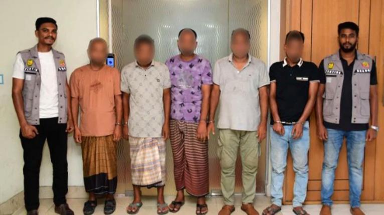 মাইক্রোবাসের সূত্র ধরে গ্রেপ্তার মিরপুরে গুলি ছুড়ে টাকা ছিনতাইয়ে জড়িতরা