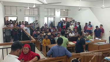 লক্ষ্মীপুরে আইনজীবী-কর্মচারীদের হাতাহাতির ঘটনায় মামলা, আদালত বর্জন