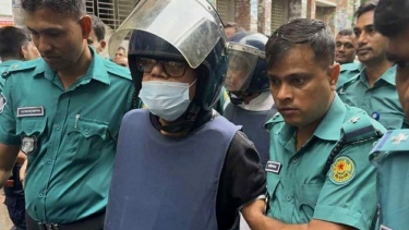 পুলিশকে ধমক দিলেন সাবেক মন্ত্রী কামরুল