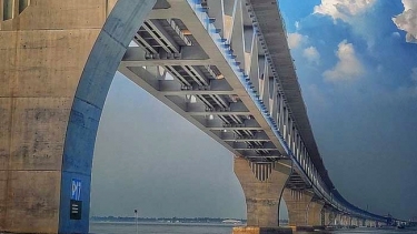 পদ্মা সেতু নির্মাণে মোবাইলে সারচার্জ বন্ধের দাবিতে রিট