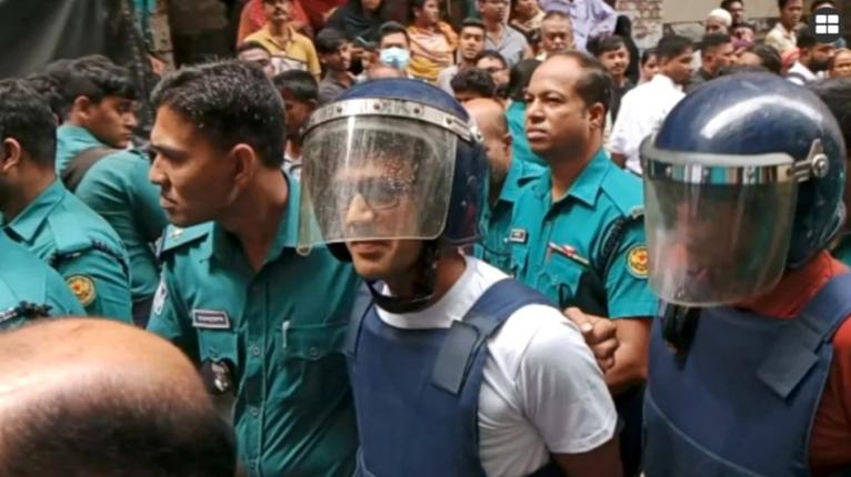 নতুন প্রজন্মের সঙ্গে প্রতারণা করছেন আপনারা: ব্যারিস্টার সুমন