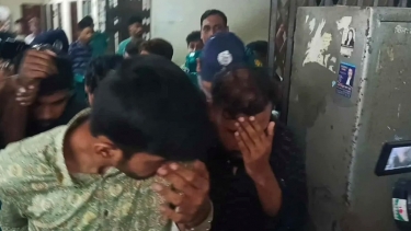 ‘চাঁদাবাজ চাঁদাবাজ’ স্লোগান শুনে মুখ লুকালেন বৈষম্যবিরোধীর ৪ ছাত্রনেতা