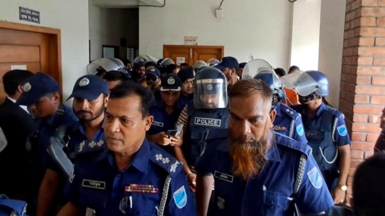 সাবেক অতিরিক্ত পুলিশ সুপার কাফিসহ ২ জন রিমান্ডে