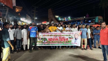 লালমোহনে পৌরসভা যুবদলের  আনন্দ মিছিল