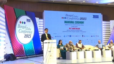 গণতান্ত্রিক ক্ষমতা হস্তান্তর প্রক্রিয়ার দিকে হাঁটছে দেশ: পররাষ্ট্র উপদেষ্টা