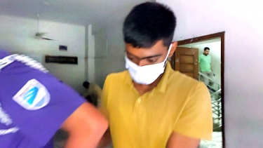 <small>কনস্টেবলকে আদালত</small> বউ রেখে আরেক নারীর দিকে চোখ যায় কেমনে?