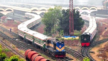 ছাত্র-জনতাকে ঢাকায় আনতে ৮ জোড়া ট্রেন ভাড়া করলো সরকার