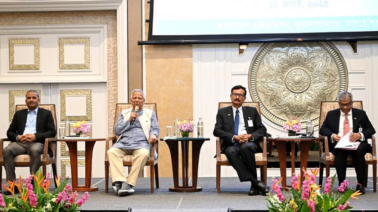 আমরা এখন নির্বাচিত প্রতিনিধিদের কাছে ক্ষমতা হস্তান্তরে প্রস্তুত: প্রধান উপদেষ্টা