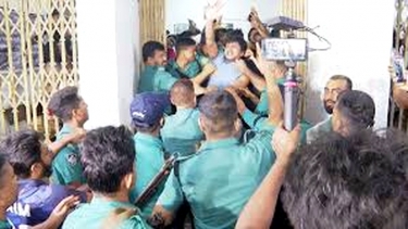 ডাকসু নির্বাচনের স্বতন্ত্র প্রার্থীর বিরুদ্ধে রুমমেটকে ছুরিকাঘাতের অভিযোগ