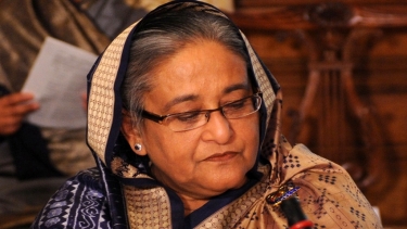 শেখ হাসিনাসহ ২৮৬ জনের দেশত্যাগে নিষেধাজ্ঞা