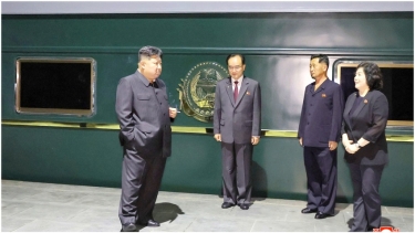 সাঁজোয়া ট্রেনে চীনে পৌঁছালেন কিম জং উন