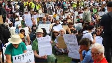 বৃটেনে সফররত ইসরাইলি প্রেসিডেন্টকে গ্রেপ্তারের দাবিতে বিক্ষোভ