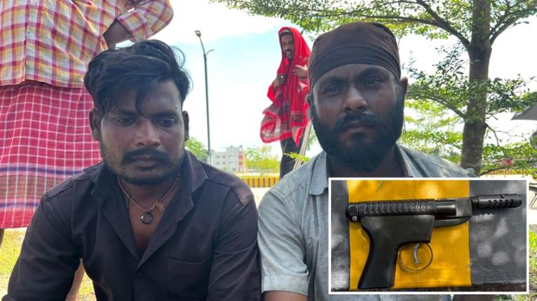 বেনাপোলে এয়ার পিস্তলসহ ভারতীয় ট্রাকড্রাইভার ও হেলপার আটক