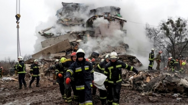 কিয়েভে রাশিয়ার ড্রোন ও ক্ষেপণাস্ত্র হামলা, নিহত ৪