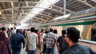 ট্রেন–মেট্রোরেলে শিক্ষার্থী ও দাঁড়ানো যাত্রীদের হাফ ভাড়া চেয়ে আদালতে রিট