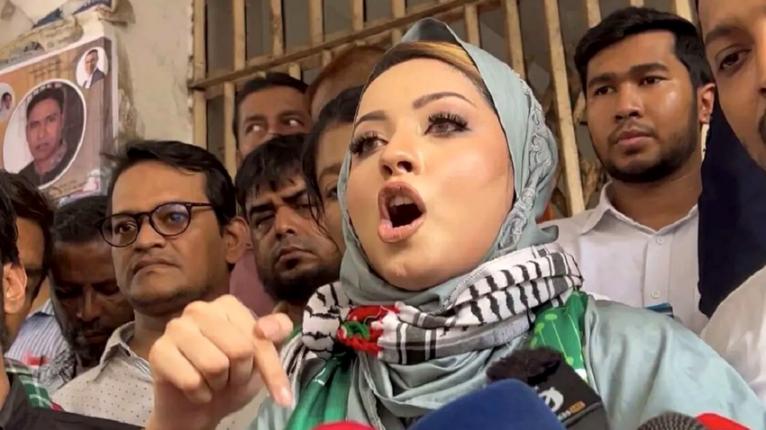 কোরআন হাতে আদালতে মডেল মেঘনা: ‘রাষ্ট্রদূতকে রিজেক্ট করেছি, উপহার ফেরত দিয়েছি’