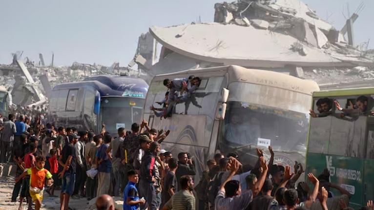 জীবিত সব ইসরাইলি জিম্মিকে মুক্তি দিয়েছে হামাস, ফিলিস্তিনি বন্দিবাহী ৩৮ বাসের গাজায় প্রবেশ