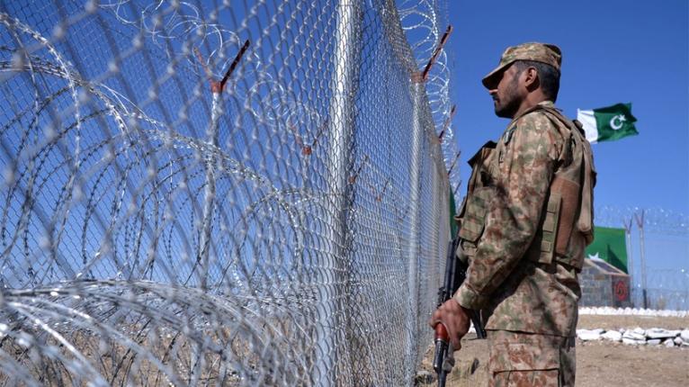 আফগানিস্তানের সীমান্তের কাছে পাকিস্তানি সেনাবাহিনী ও সশস্ত্র গোষ্ঠীর সংঘর্ষ, নিহত কয়েক ডজন