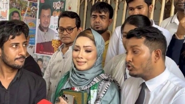 আইপ্যাড-পাসপোর্ট না পেয়ে আদালতে অঝোরে কাঁদলেন মেঘনা আলম