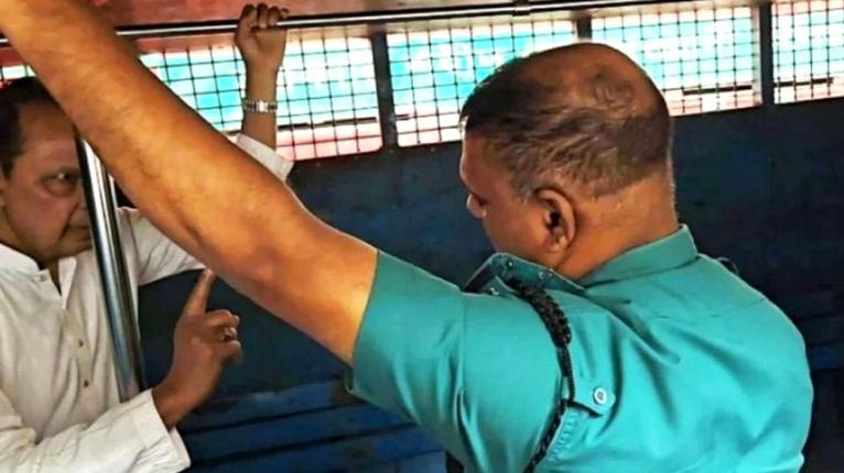 প্রিজন ভ্যানে পুলিশ সদস্যের সঙ্গে বাগবিতণ্ডায় জড়ান ইনু