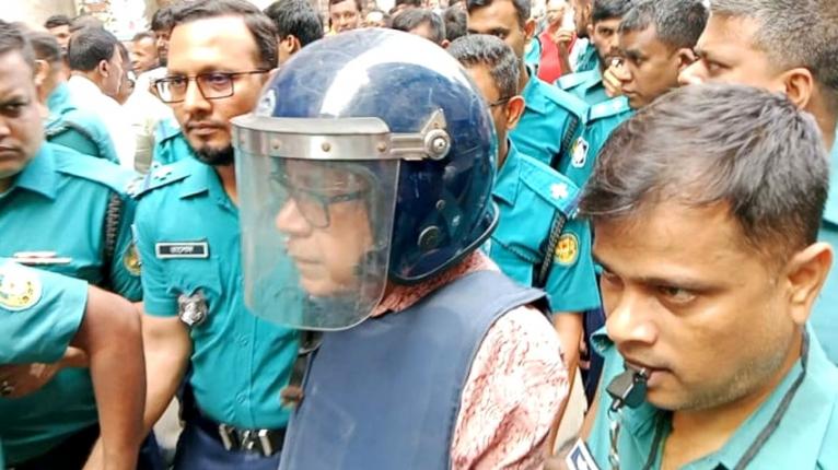 পুলিশের উদ্দেশে সাবেক খাদ্যমন্ত্রী কামরুল