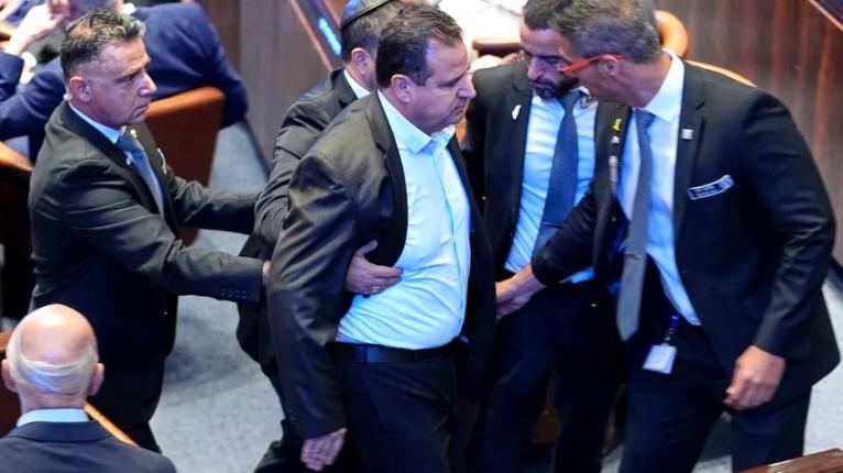 ইসরাইলি পার্লামেন্টে ভাষণ দেয়ার সময় সমালোচনার মুখে ট্রাম্প