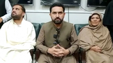 ইমরান খানের সাক্ষাৎ পাচ্ছেন না কেউ, মামলা করলেন বোন আলেমা