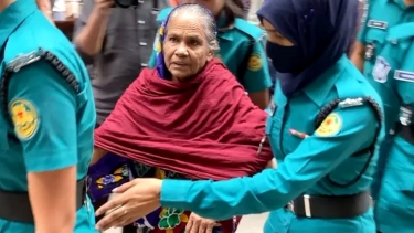 ঢাকার আদালতে ভারতের সখিনা, জামিন হয়নি শুনে অঝোরে কাঁদলেন মেয়ে