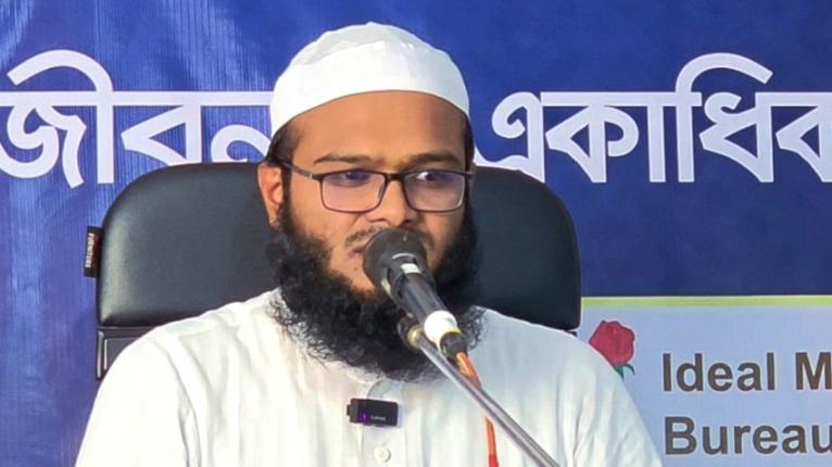 নারী নির্যাতন মামলায় গ্রেপ্তার মুফতি মামুনুর রশিদ কাসেমী